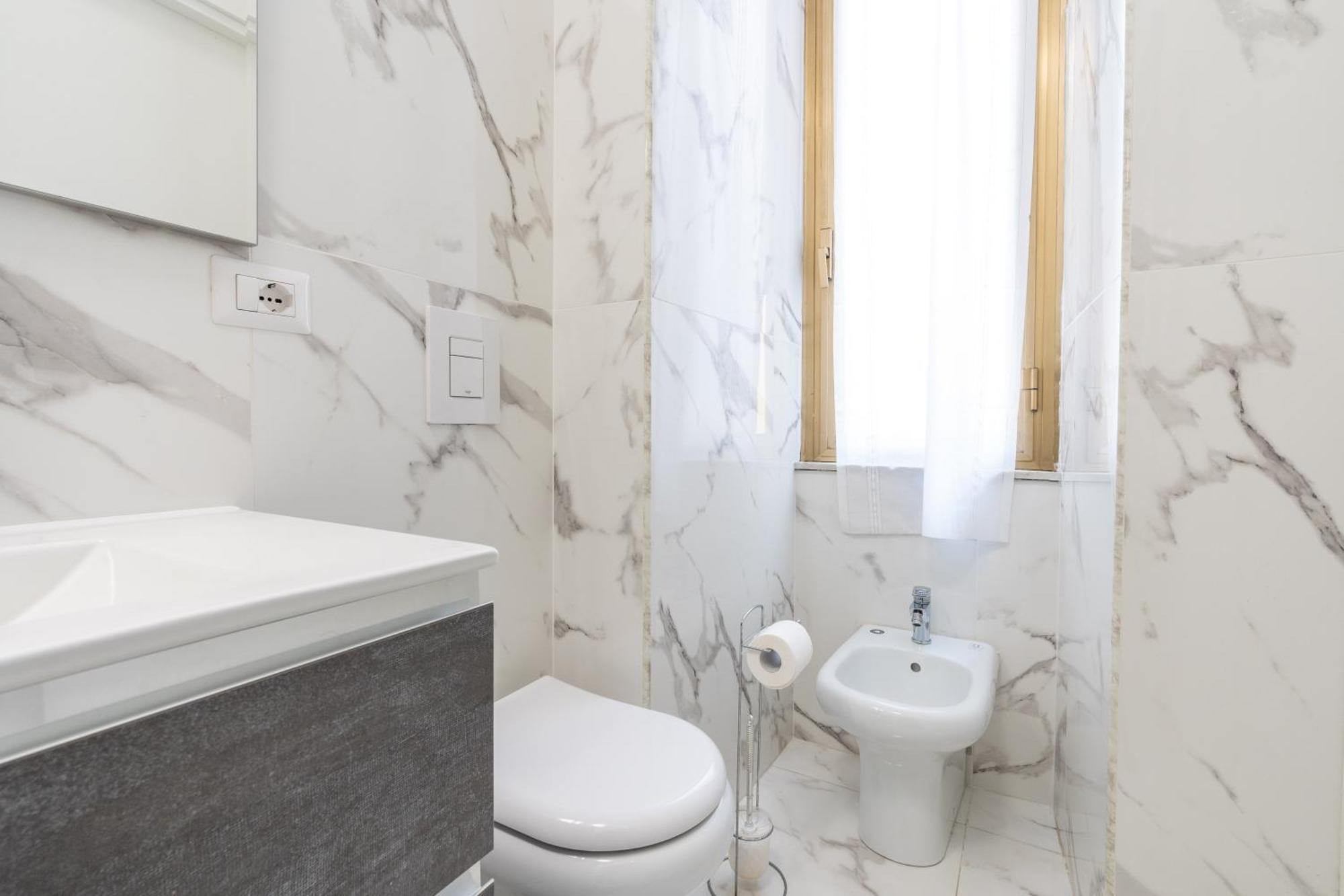 Amazing Apartment Near To Colosseo And Subway Rome Exterior photo